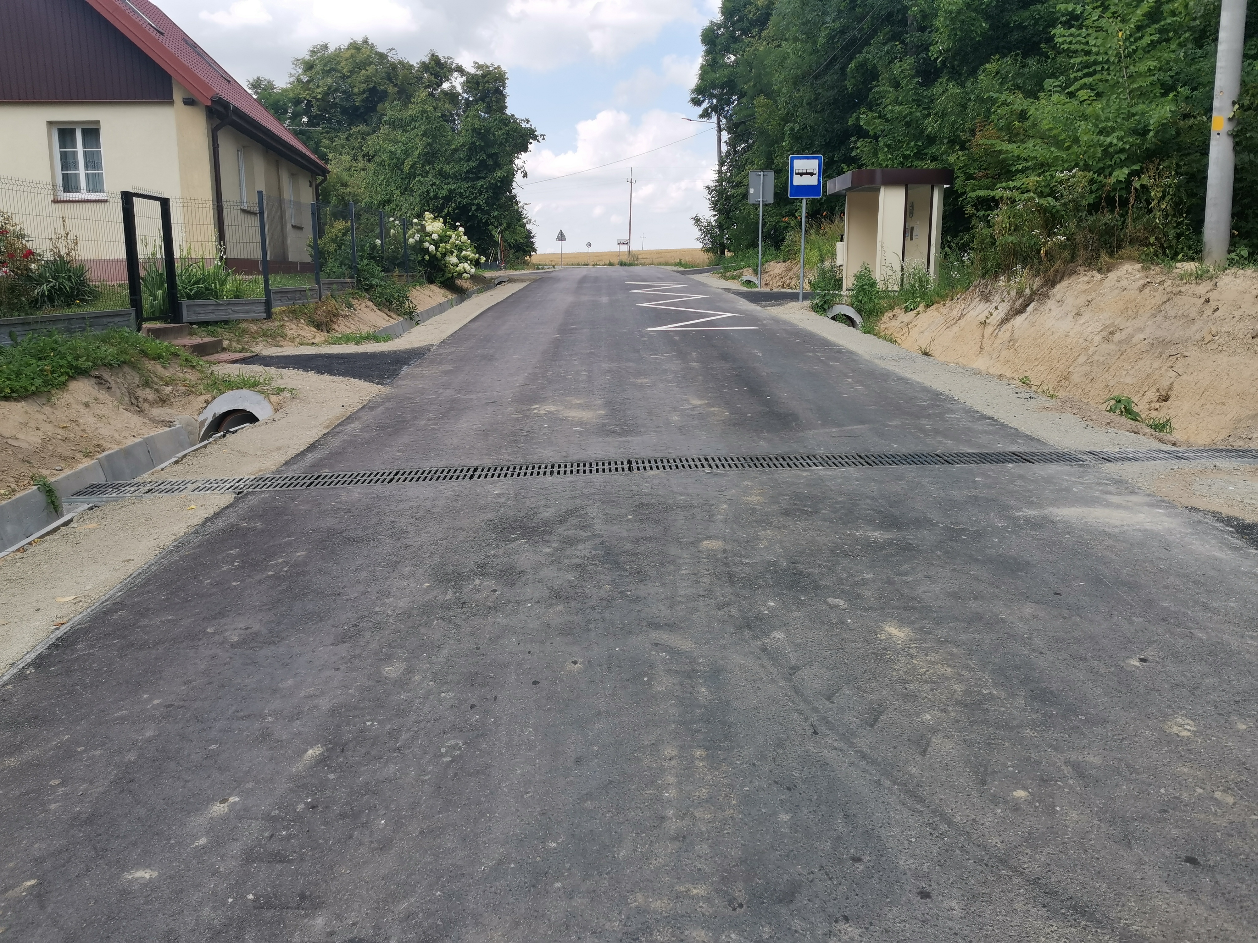 Zakończenie prac związanych z rozbudową drogi gminnej w Majdanie Łuczyckim